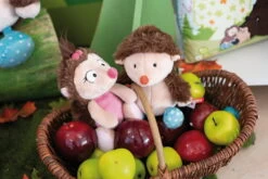 Nici 44054 Igelmädchen Hedda Ca 20cm Plüsch Kuscheltier Schlenker Forest Friends -Boutique-Laden für Plüschtiere 44057 03 Milieu 44058 2048x1365