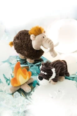 Nici 45312 MagNICI Säbelzahntiger Rodriguez Ca 10cm Stone Age Plüsch -Boutique-Laden für Plüschtiere 45324 45309 45314 10 Milieu 1365x2048