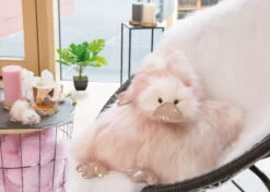 Nici 46631 Lifestyle Duck Ente Emmalina Altrosa 20cm Liegend Plüsch Kuscheltier -Boutique-Laden für Plüschtiere 46630 07 46632 46638 46633 Milieu 2048x1463