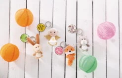 Nici 47530 Schlüsselanhänger Graue Katze Plüsch 7cm Kleeblatt Glücksklee -Boutique-Laden für Plüschtiere 47540 03 47528 47532 47530 Milieu vorl 2048x1306 2