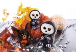 Nici 47549 Glubschis Halloween Sensenmann Sanito 25cm Plüsch Kuscheltier 19 Nici 47549 Glubschis Halloween Sensenmann Sanito 25cm Plüsch Kuscheltier -Boutique-Laden für Plüschtiere 47549 10 46304 46305 Milieu 2048x1395