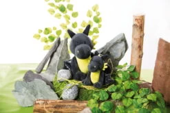 Nici 47996 Kissen Drache Dragor Schwarz-gelb Rechteckig 43x25cm Plüsch Dragonia -Boutique-Laden für Plüschtiere 47994 06 47993 Milieu 2048x1365 3
