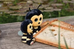 Nici 48736 Glubschis Meadow Biene Miss Bizz 25cm Plüsch Kuscheltier GREEN 17 Nici 48736 Glubschis Meadow Biene Miss Bizz 25cm Plüsch Kuscheltier GREEN -Boutique-Laden für Plüschtiere 48736 10 48733 Milieu 2048x1366 2