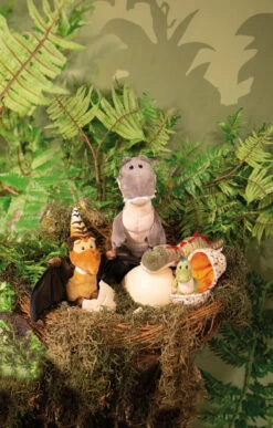 Nici 48811 Dinosaurier Fossily 25cm Liegend Plüsch Kuscheltier Dino GREEN -Boutique-Laden für Plüschtiere 48808 14 48813 48811 48803 Milieu 1307x2048 1